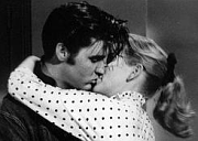 Elvis Presley biography, Love Me Tender - Saring Elvis Presley,