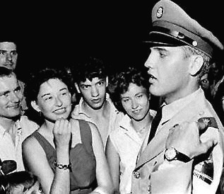 Elvis Presley picture in uniform with his parents